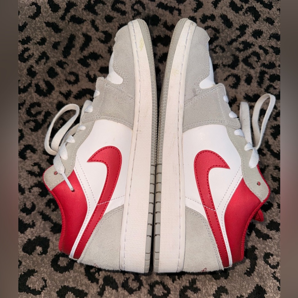Nike Air Jordan 1 Low SE Sneakers - Picture 4 of 5
